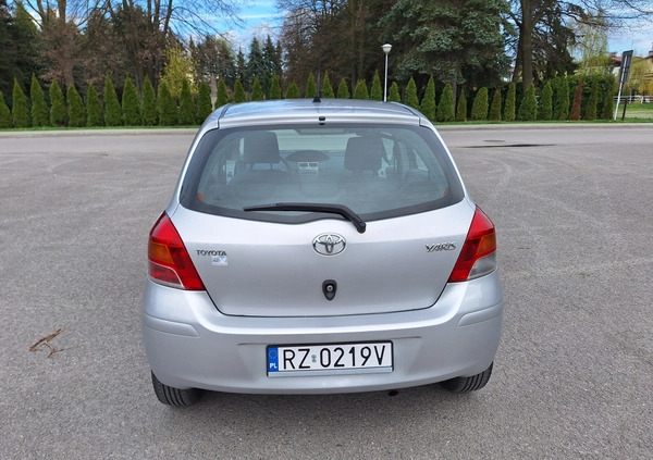 Toyota Yaris cena 17200 przebieg: 182000, rok produkcji 2009 z Rzeszów małe 46